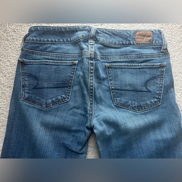 Pre-loved American Eagle Distressed Jeans, Straight, Size 2 - Picture 9 of 11
